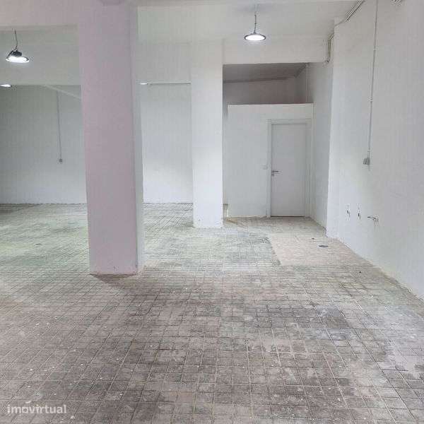 Armazém Feijó- 240m2 com 4 portões e 2 portas de vidro - Grande imagem: 4/11