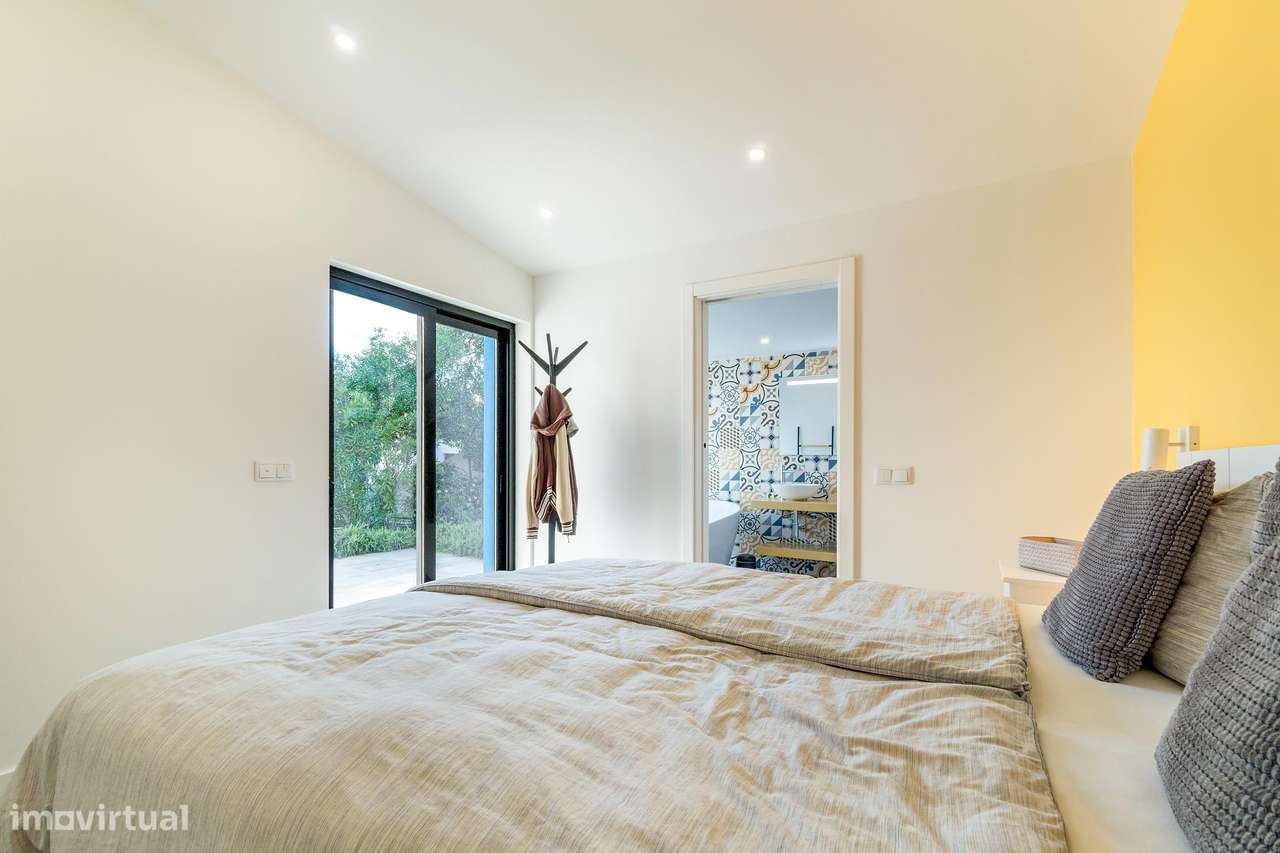 Deslumbrante moradia com piscina, terraço e vista mar-23