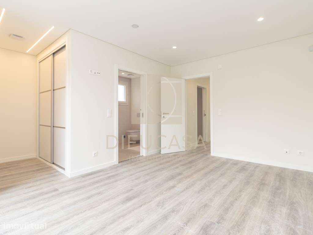 Moradia Isolada T4 c/ Piscina e Garagem-29