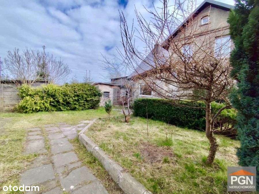 Połowa domu blisko centrum z działką-16