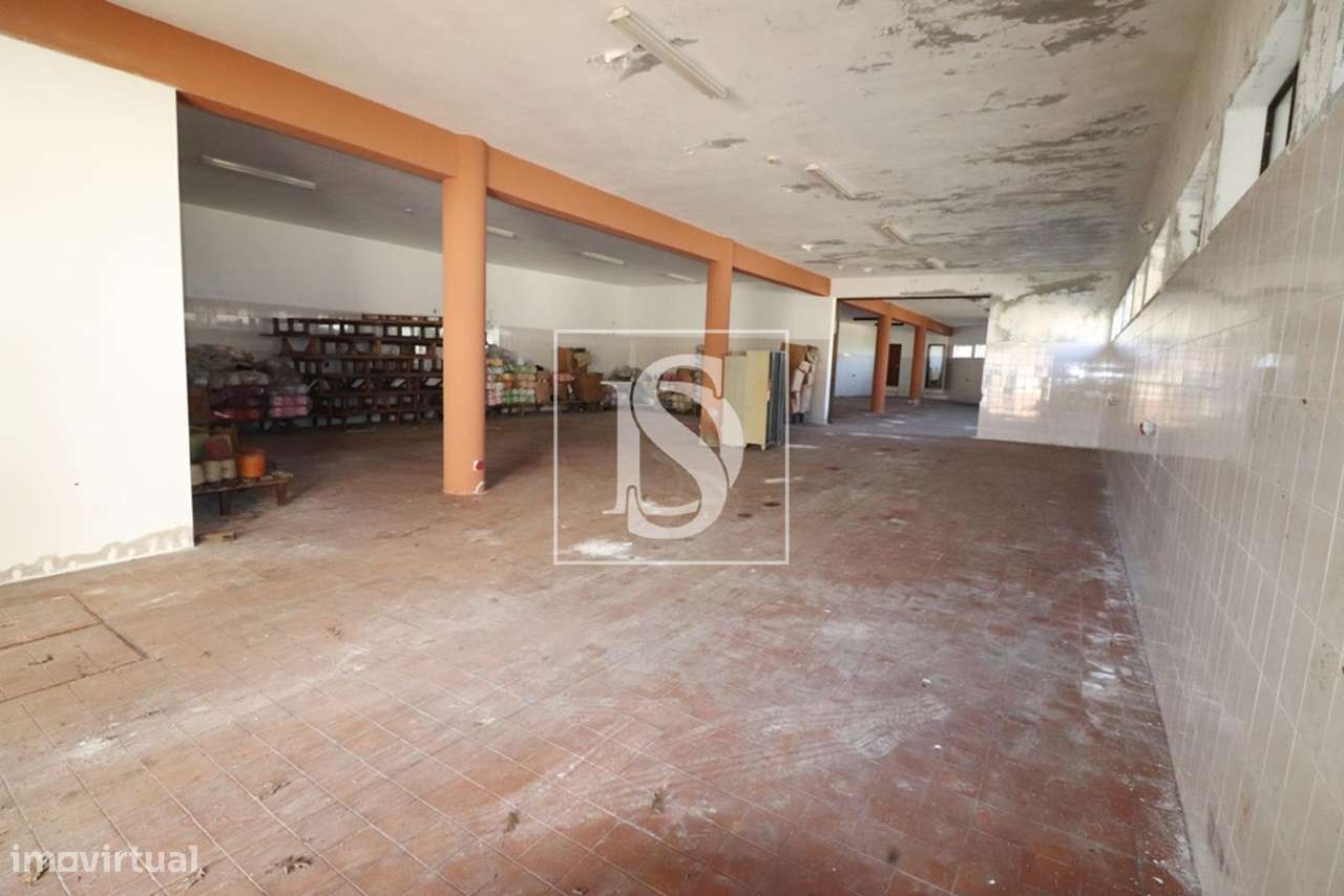 Armazém  Venda em Barcelos, Vila Boa e Vila Frescainha (São Martinho e-9