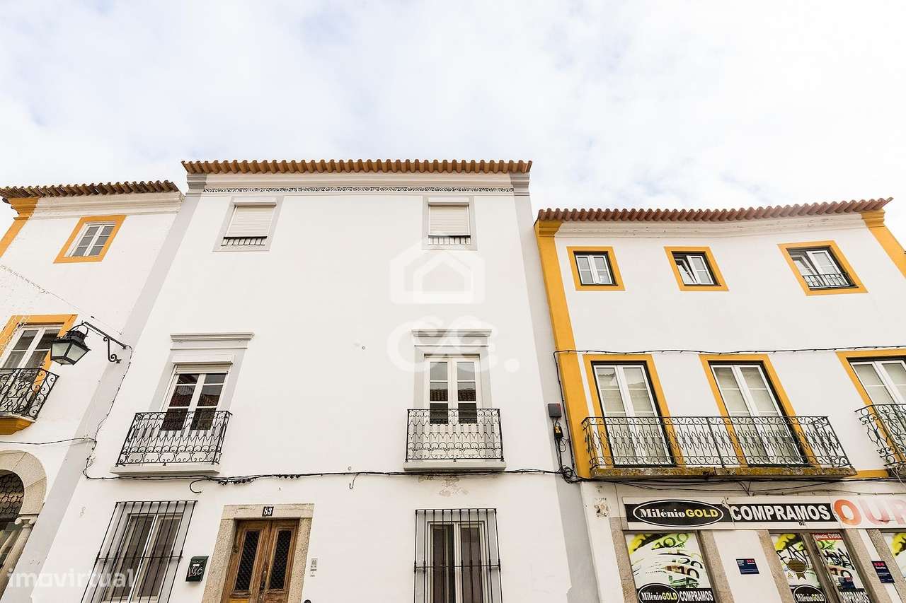 Moradia de luxo com 3 suites, pátio e varandas junto aos Meninos da Gr-43