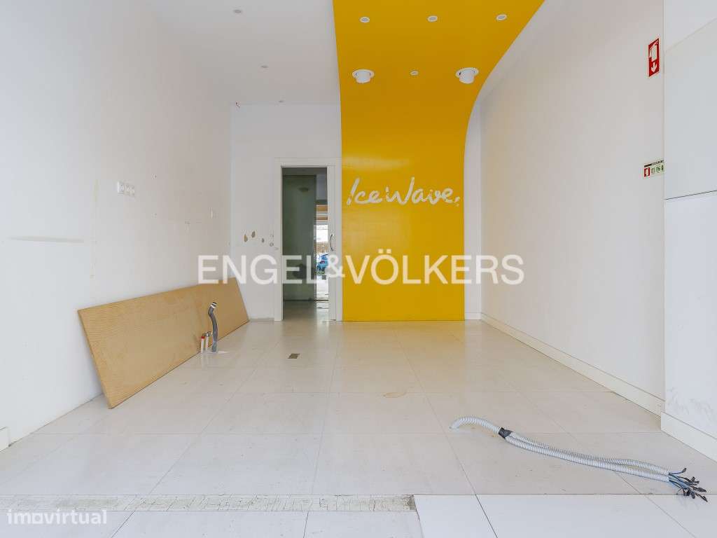 Loja com 2 andares no Areeiro - Grande imagem: 2/27