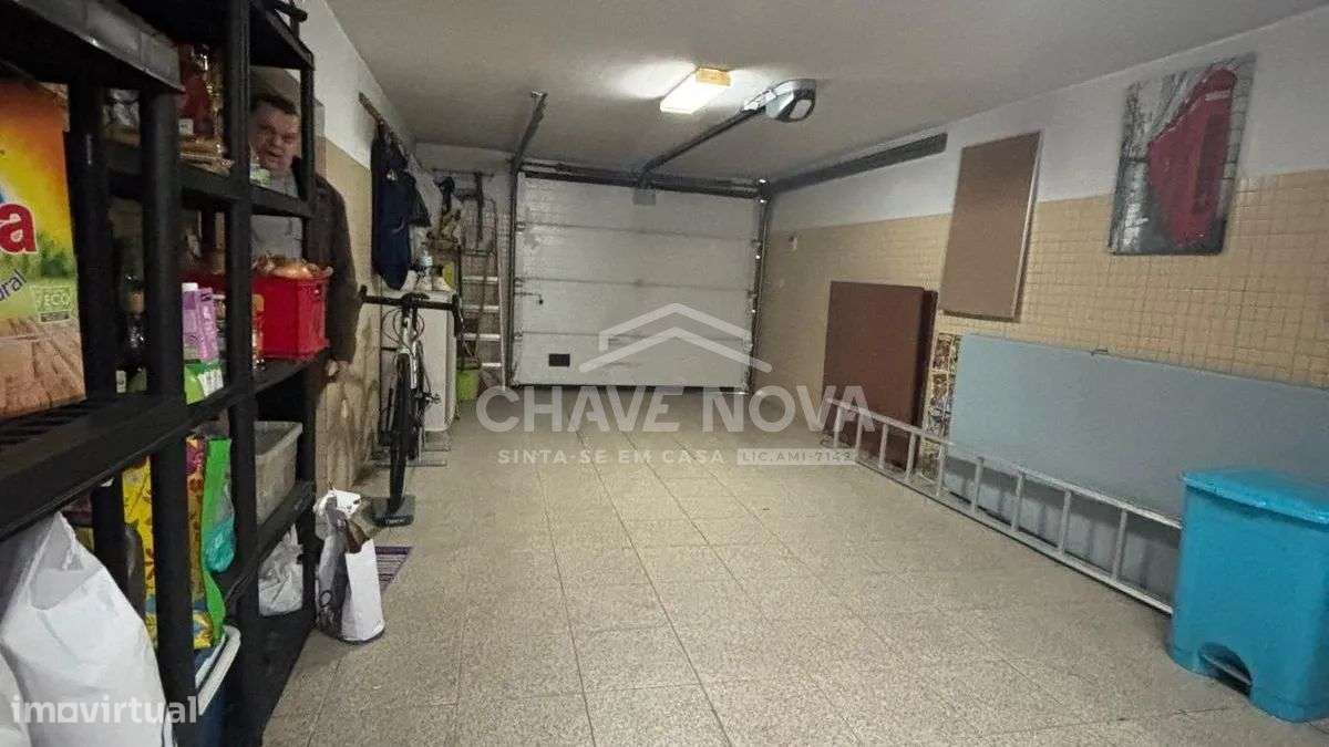 Excelente Moradia T3+1 à venda, apenas a 200 metros de Santo Ovídio.-12