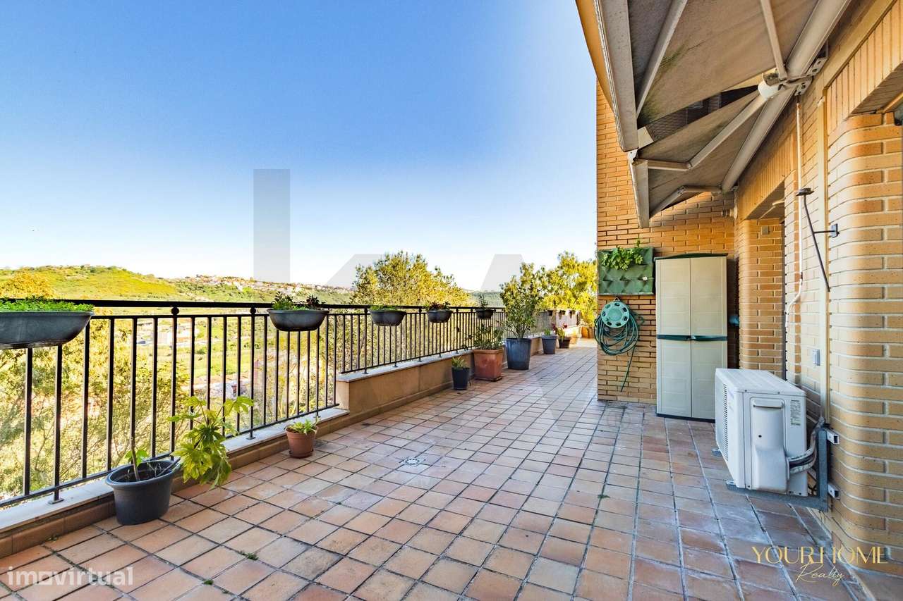 Loures | Exclusivo T3 com terraço panorâmico e box para 3 viaturas - Grande imagem: 3/36