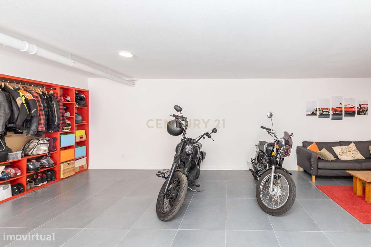 Moradia Isolada T4 de Prestígio – Bairro de São João, Sobreda-59