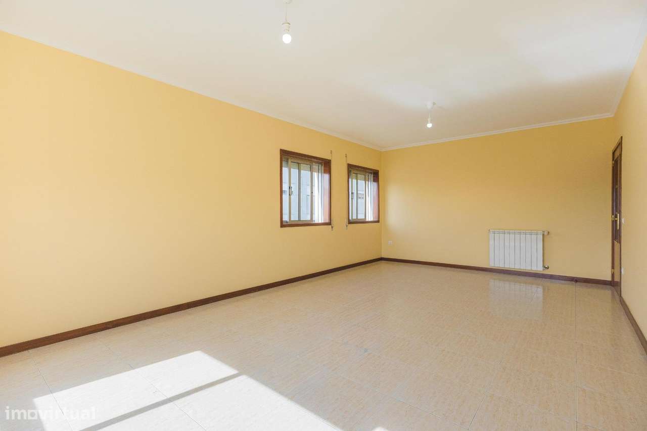 Apartamento T3 com Duas Garagens Fechadas em Águas Santas, Maia-6