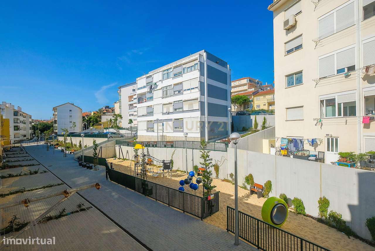 Apartamento T3 Totalmente Renovado | Estoril | Junto aos Salesianos-21