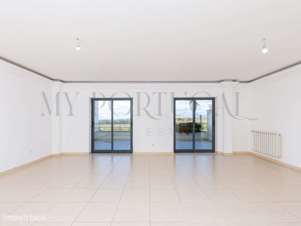 Apartamento T2 com Terraços Generosos, Garagem e Arrecadação - Grande imagem: 4/31