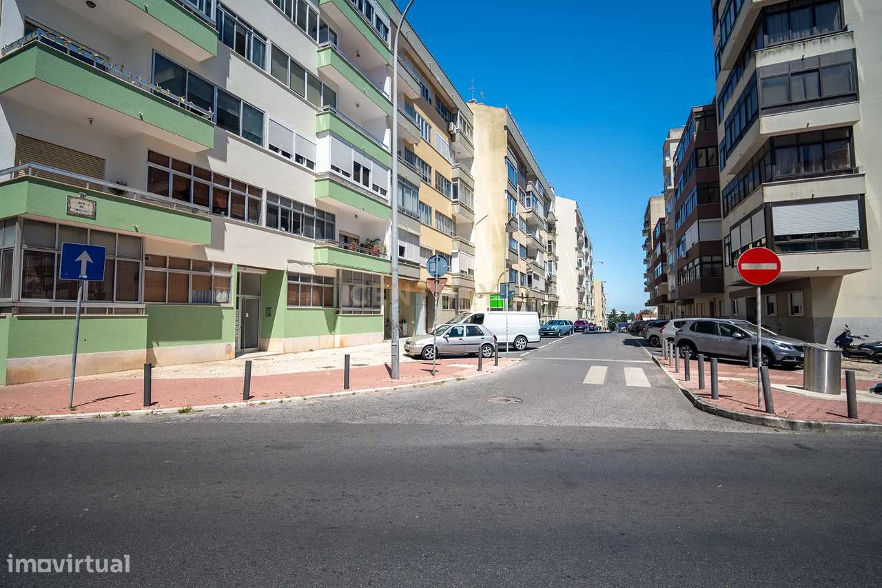 Apartamento Renovado T2 em Oeiras, ótimas áreas e com tudo perto de si-37
