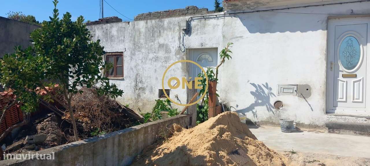 Quinta com 2.048 m2 para recuperação total em Santa Margarida da Couta-0