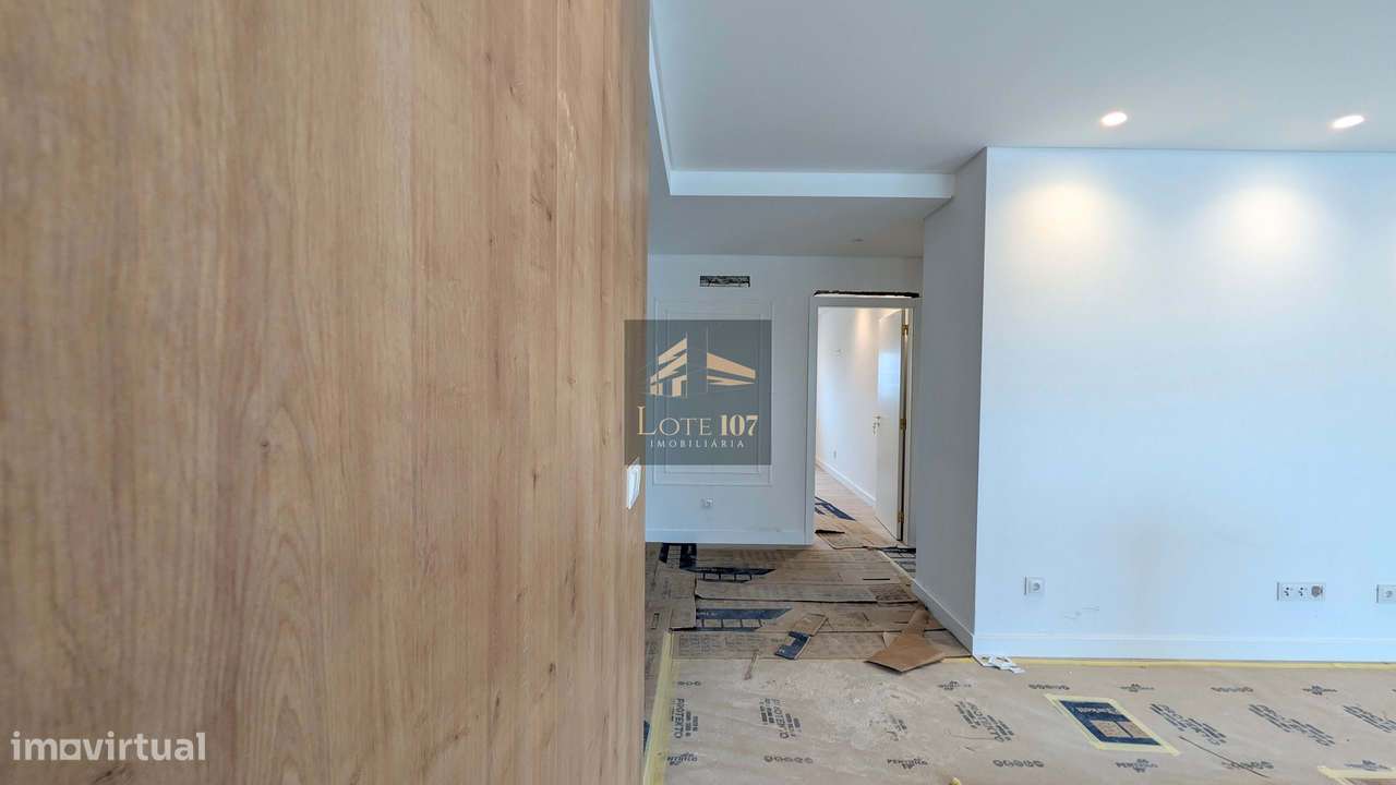 Apartamento T2 Novo em Val Flores-12