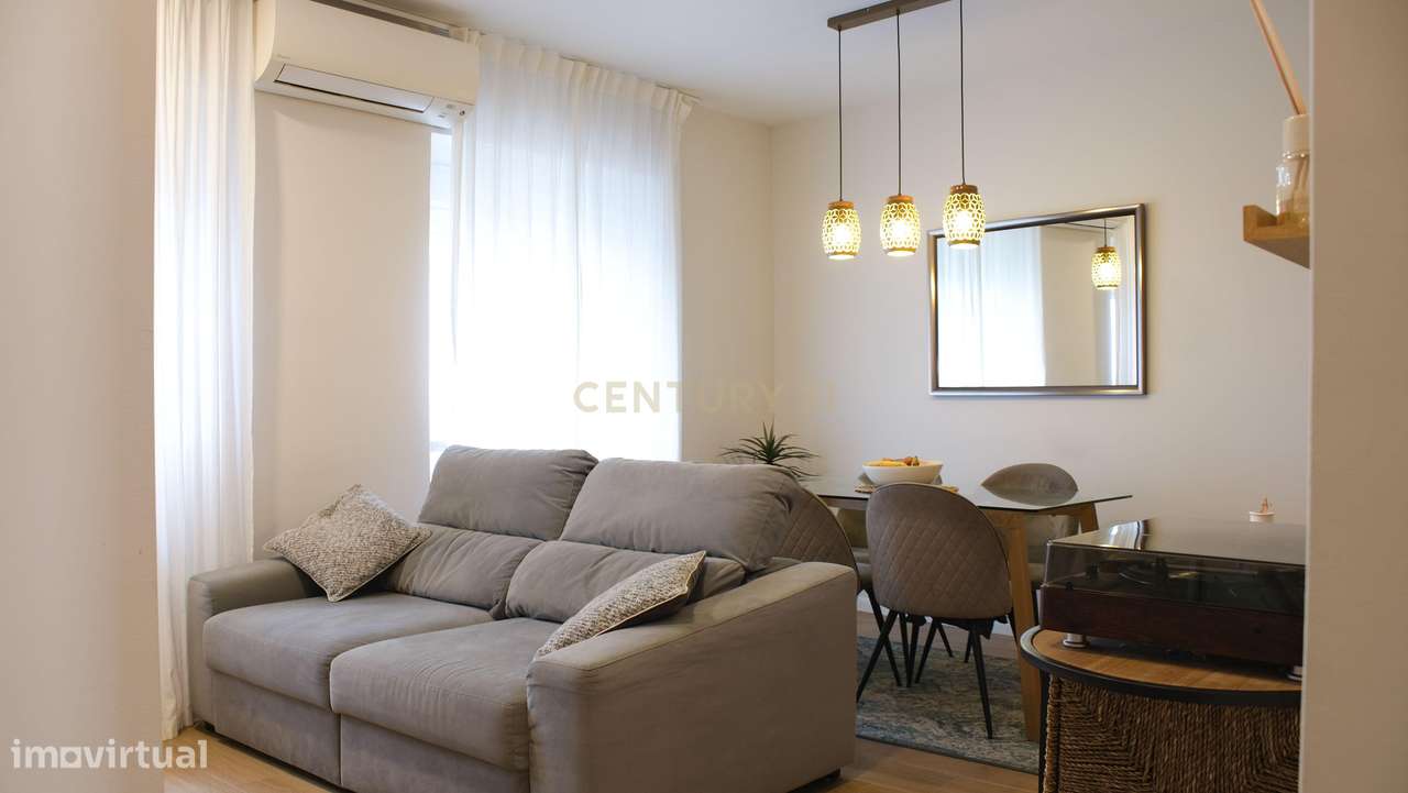 Apartamento T2 Renovado com Logradouro de 80m² no Centro de Almada-8