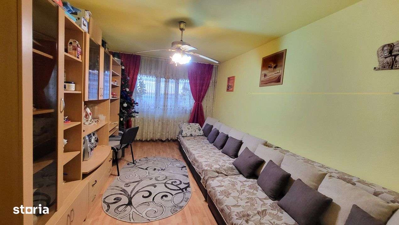 Vanzare apartament 3 camere, str. Victoriei, zona Mall - Imagine principală: 1/9