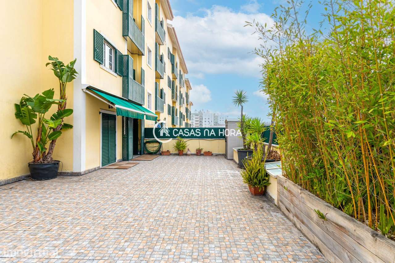 T2 com terraço enorme na Rua Paul Harris, no bairro do  Buzano.-19