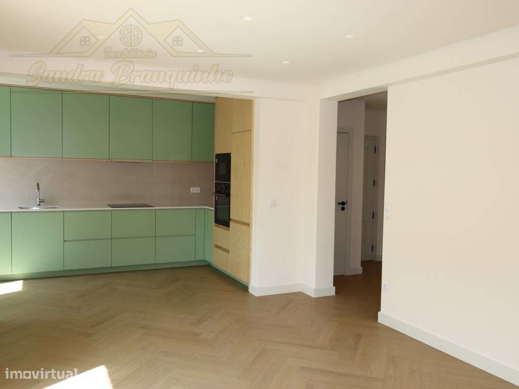 Apartamento RENOVADO(novo) com vista mar-14