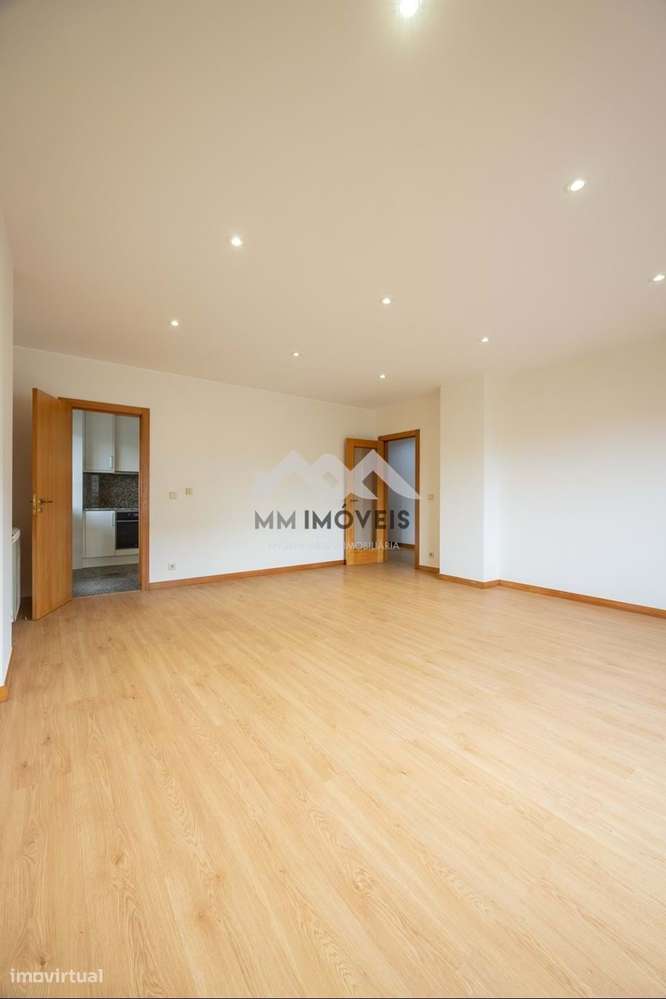 Apartamento T2 | Senhora da Hora | METRO | Garagem | Arrumo-23