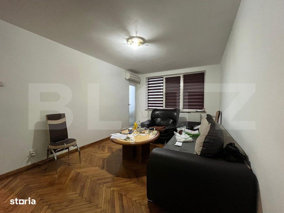 Apartament 3 camere, 74 mp, semidecomandat, centrala termica, zona Cen