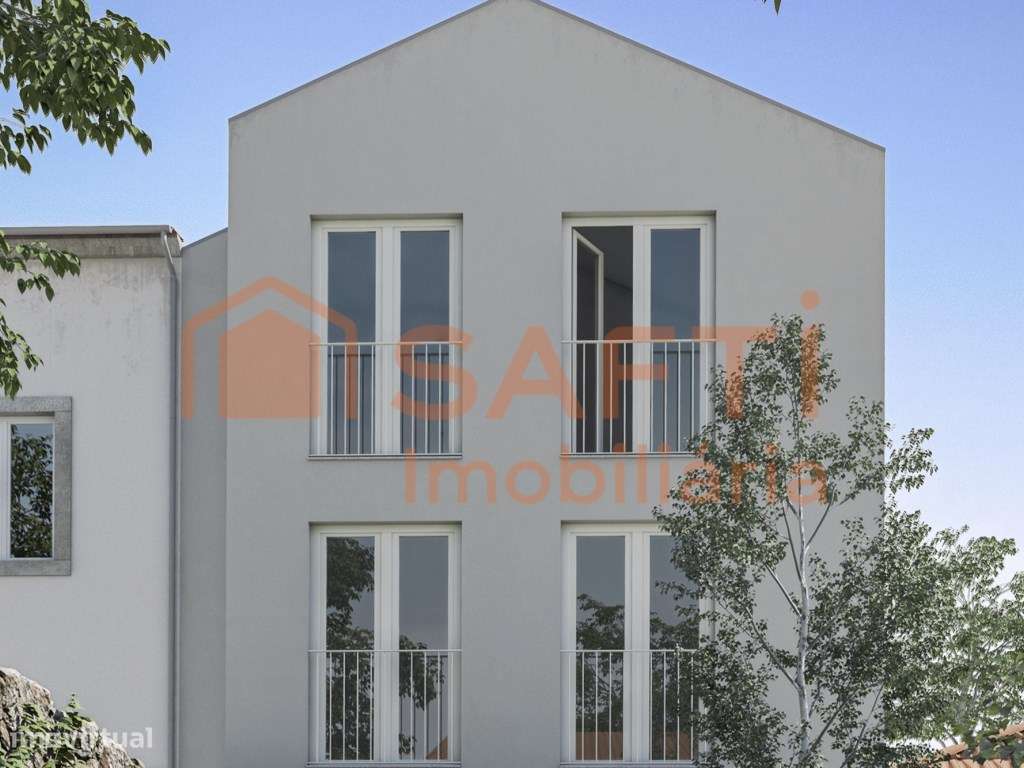 Moradia para reconstrução na rua Alto de Vila, na Foz Velha no Porto. - Grande imagem: 4/10