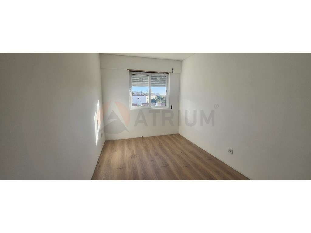 Apartamento T2 renovado, Setúbal-8