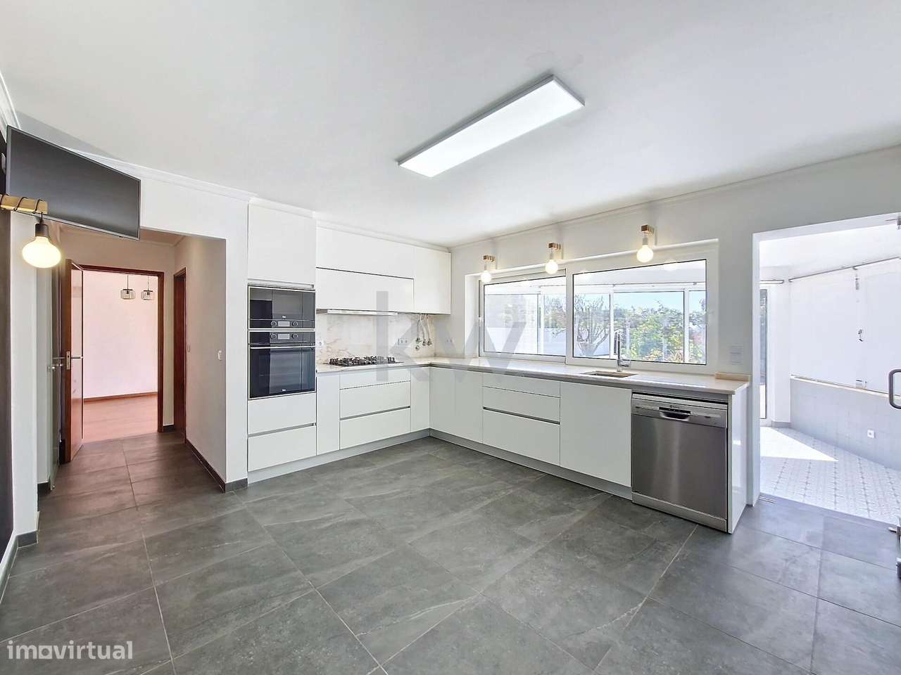 Moradia com 6 quartos, piscina aquecida, anexo e terreno com 2500m2 em-18