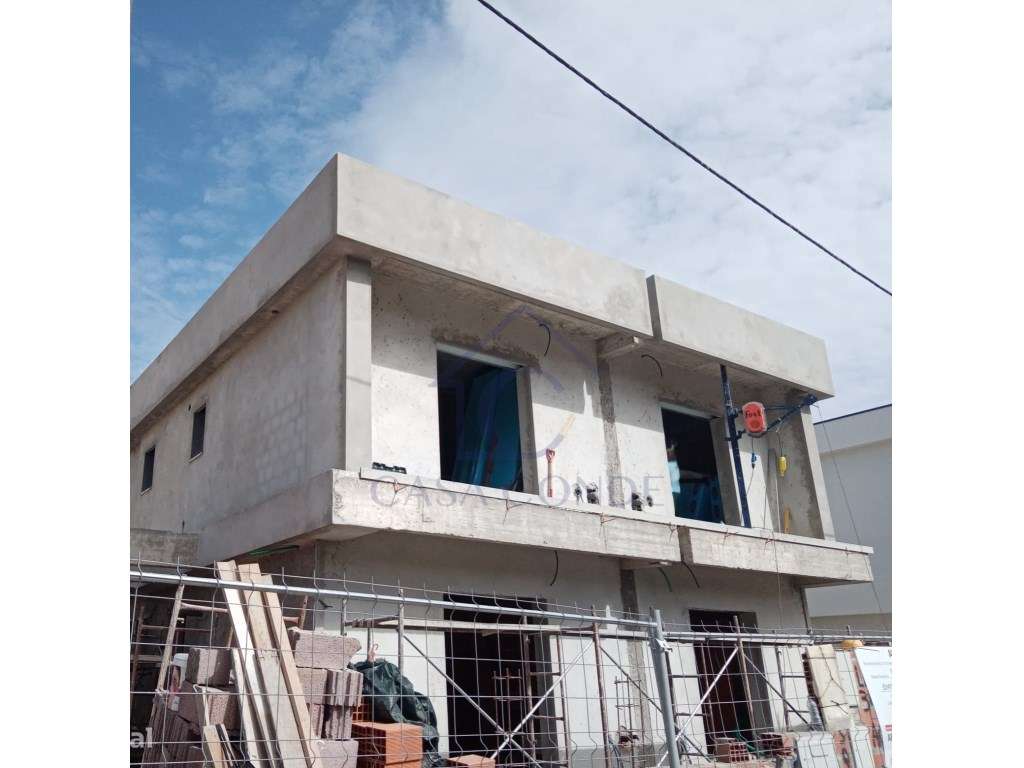 Moradia T2+1 em construção com excelentes acabamentos-0
