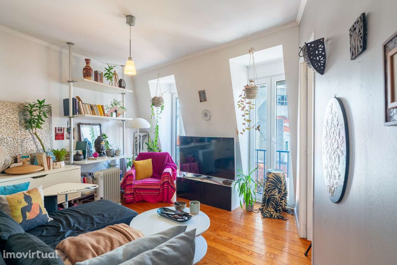 Apartamento T4 com varanda na Graça, Lisboa