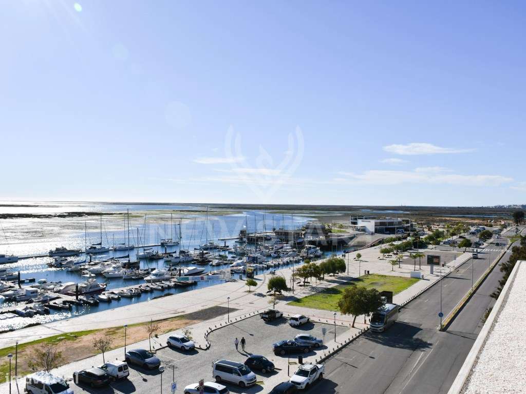 Apartamento T4 de Luxo no Del Mar Marina em Olhão-41