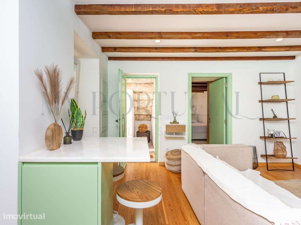 Alfama Autêntica: T1 Remodelado com Pátio Privado - Grande imagem: 4/25