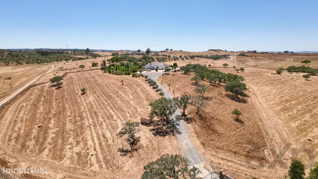 Casa senhorial privada com piscina em mais de 5 hectares.-55