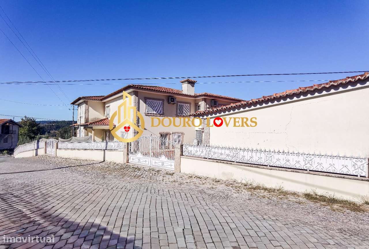 Moradia T4 com Piscina e Jardim em Ferreira - Paços de Ferreira-36