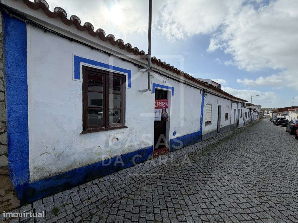 Moradia T4 com quintal e garagem em Cuba para obras - Grande imagem: 2/25