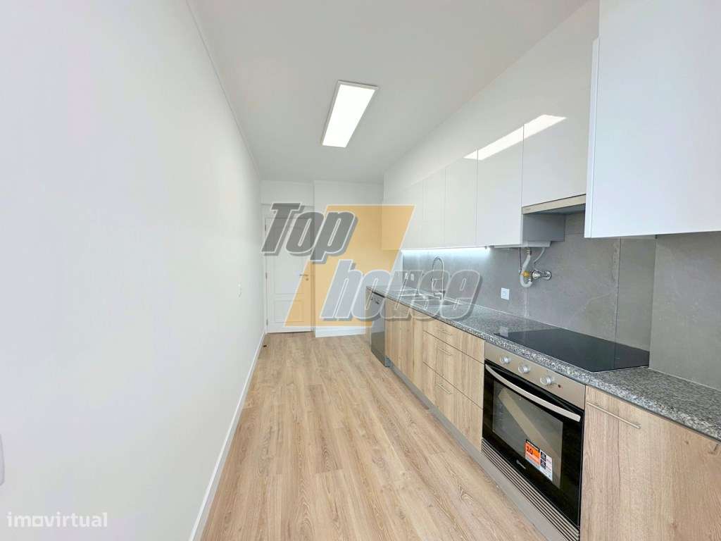 Apartamento T3 Estrada da Luz com parqueamento e arrecadação-4