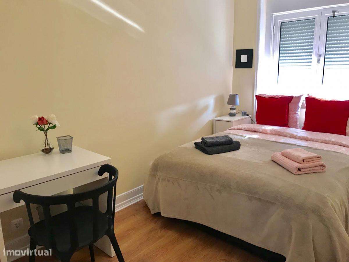 Quarto - localizado em Roma-Areeiro Lisbon - Grande imagem: 4/6