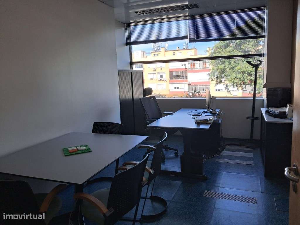 Espaço Comercial com Rentabilidade à Venda na Rua Teófilo Braga - O...-10