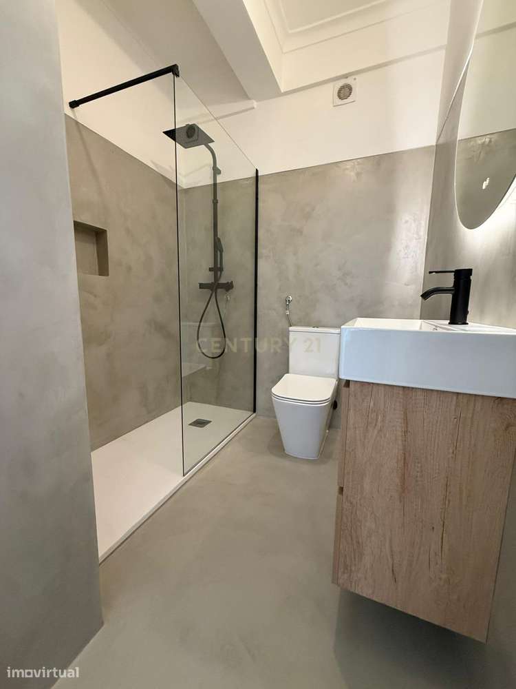 Apartamento T2 Remodelado na Amadora – Mina de Água – Pronto a Habitar-13