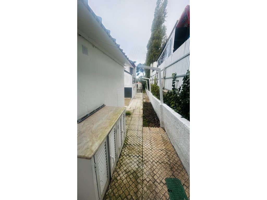 Moradia Isolada T3 em lote de 667m2 em Lagoa de Albufeira, Sesimbra-28