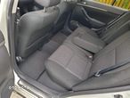 Toyota Avensis 1.8 VVT-i Combi Sol - 15