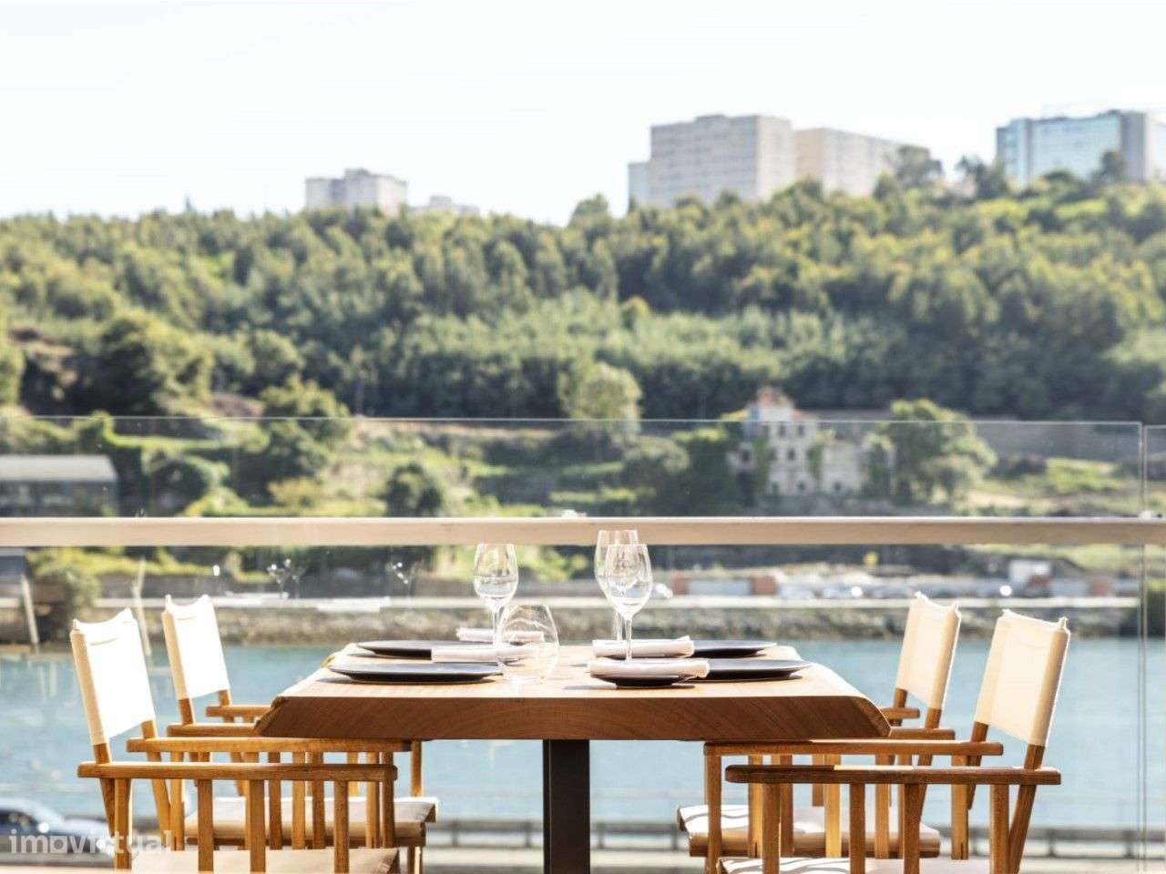 Trespasse na Foz do Douro, Cais das Pedras, Porto - Grande imagem: 2/12