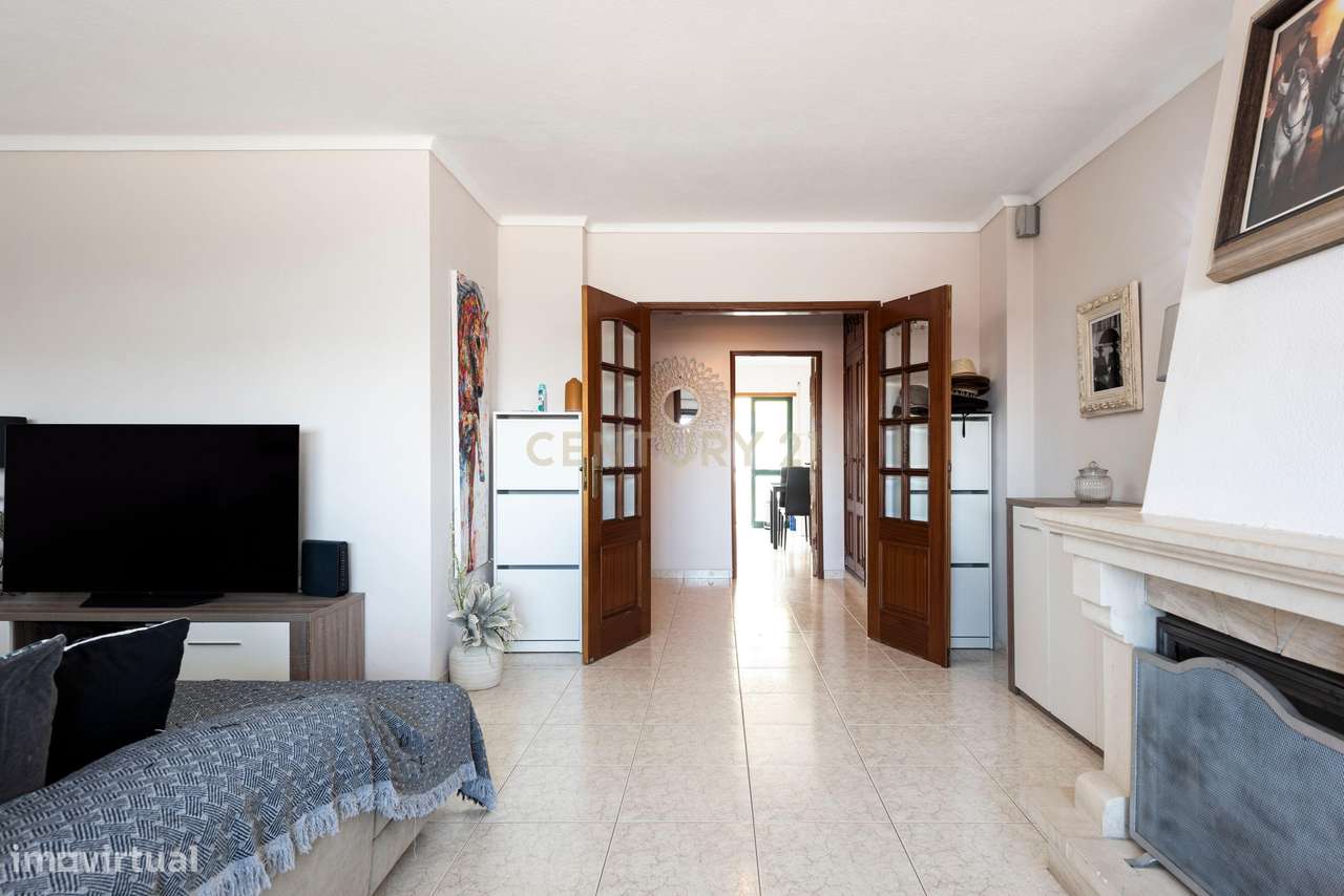 Excelente T2 no centro de Lagoa e elevador! - Grande imagem: 2/13