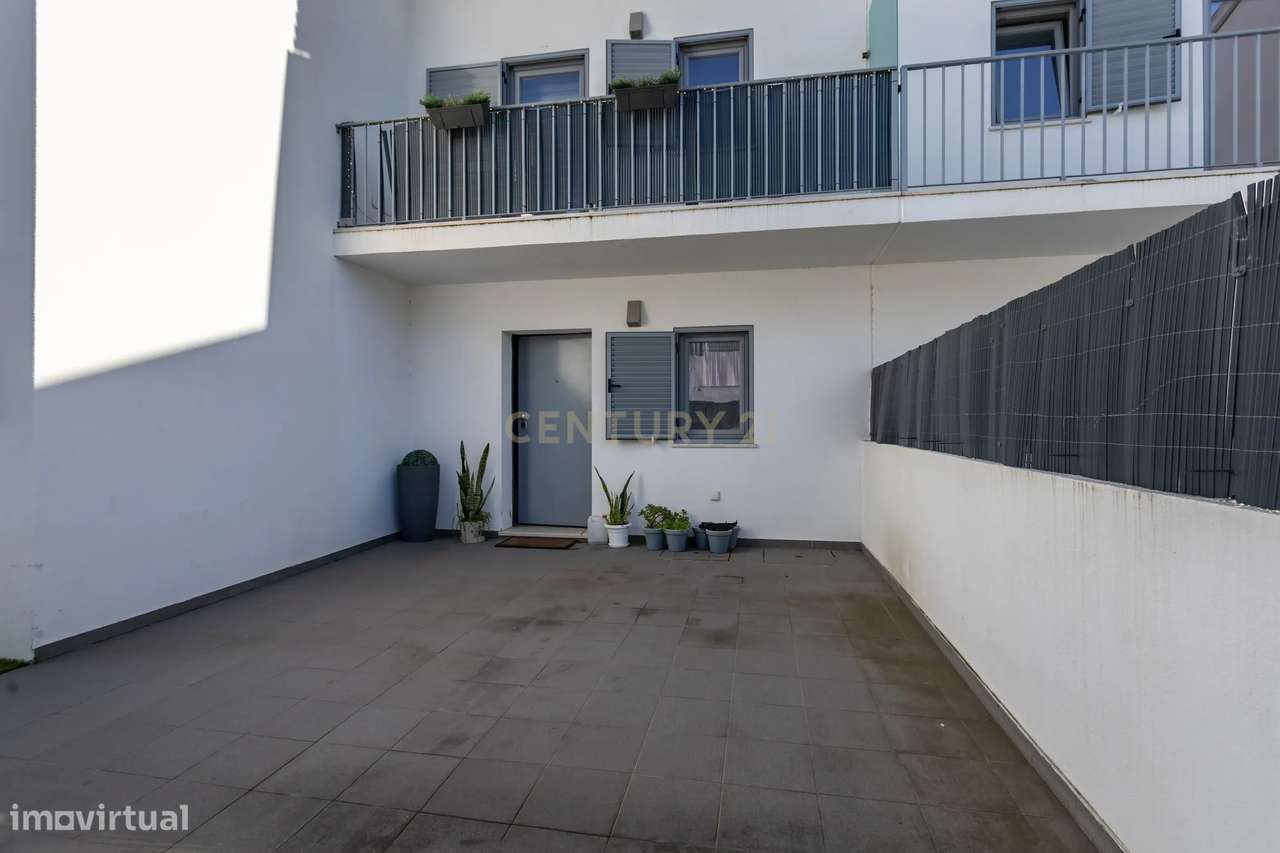 Moradia em banda T3 no Alto do Moinho-2