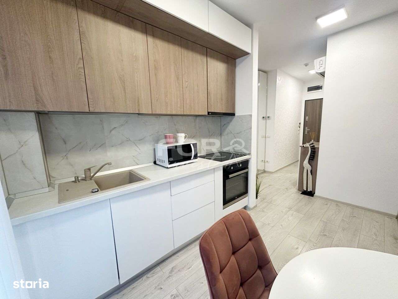 Apartament lux tip studio, cu parcare, de inchiriat West Residence - Imagine principală: 5/16
