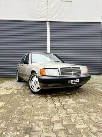 Mercedes-Benz W201 (190) - 4