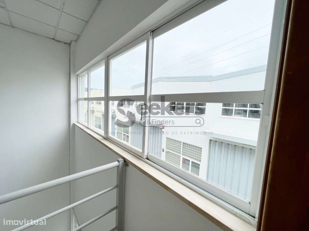 Armazém e escritório na Beloura, Sintra com 260 m2-11