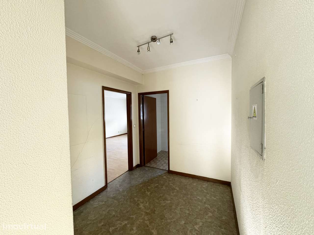 Apartamento T2 na Avenida Doutor Renato Araújo-16