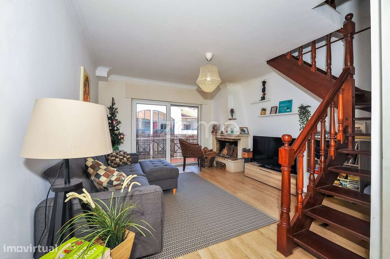 Apartamento T2+2 Duplex com garagem box no centro de Alcabideche - Grande imagem: 4/33