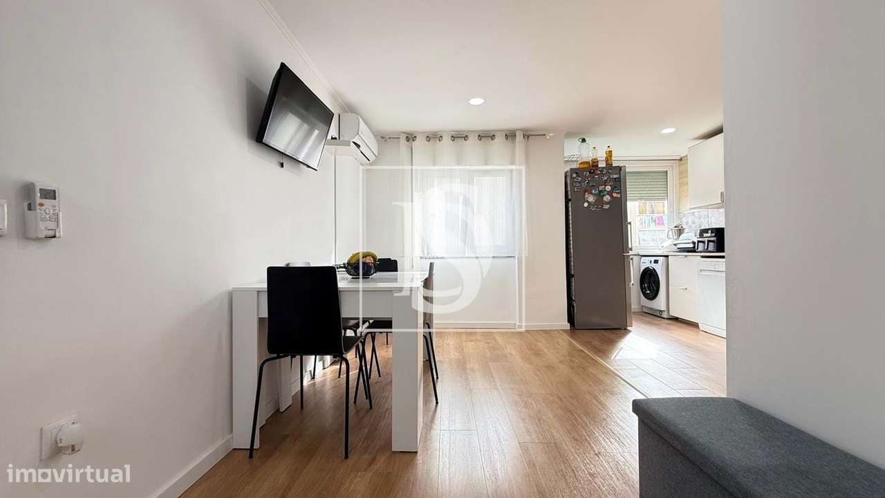 Apartamento T3 renovado na encantadora vila da Moita.-8