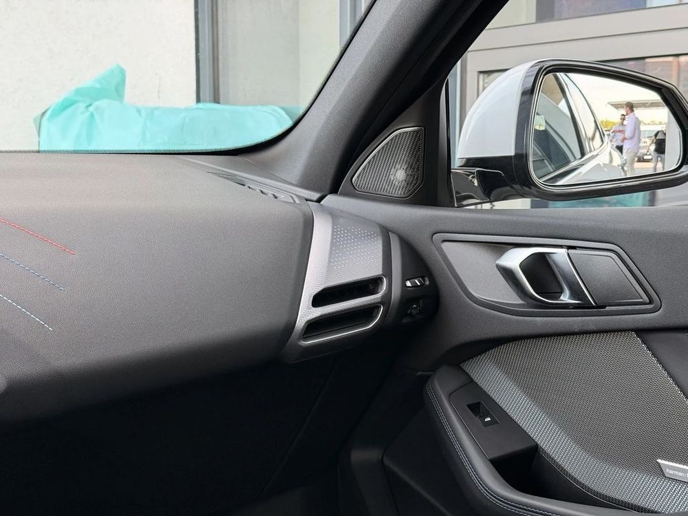 BMW Seria-1 120 MHEV 2024 — zdjęcie 2