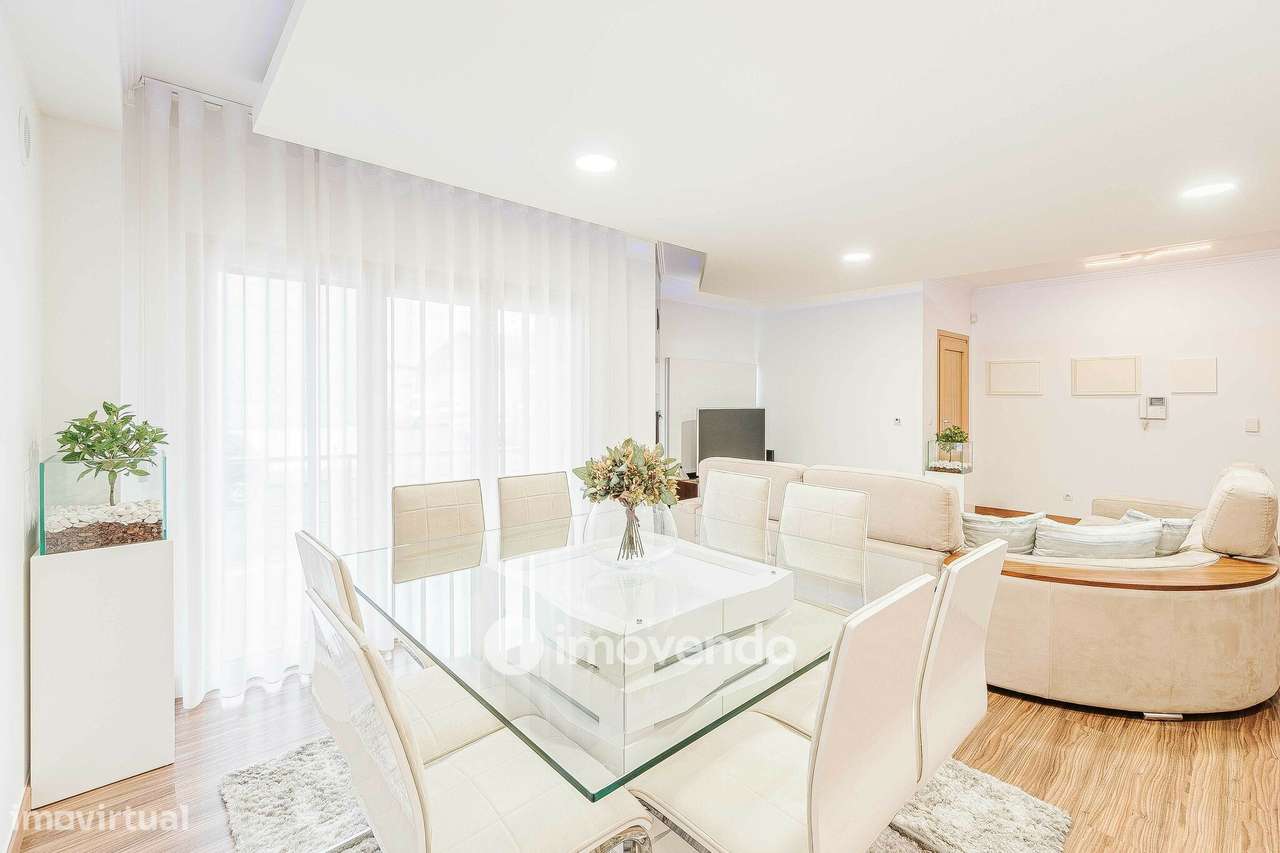 Moradia T3 com garagem, num condomínio com piscina, em Bucelas - Grande imagem: 2/36