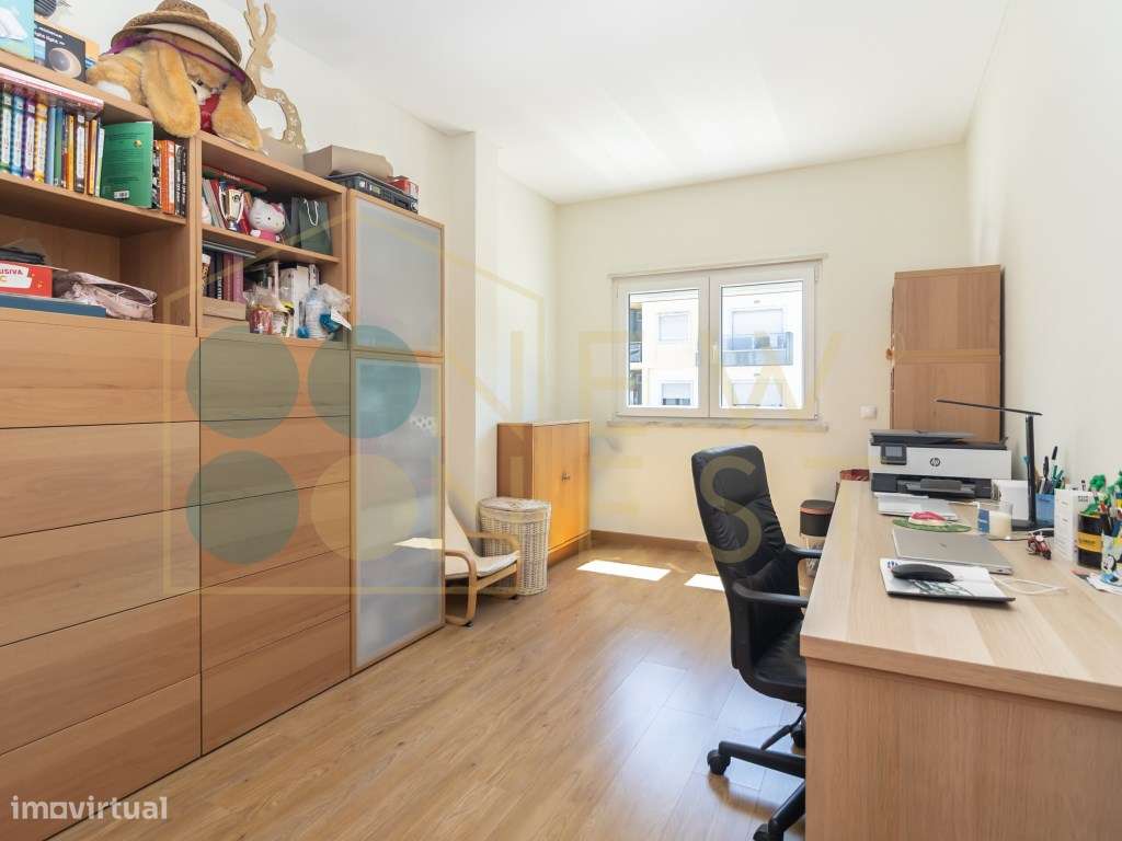 Apartamento T4 com Terraço, 3 varandas, 2 Parqueamentos e Arrecadaç...-29
